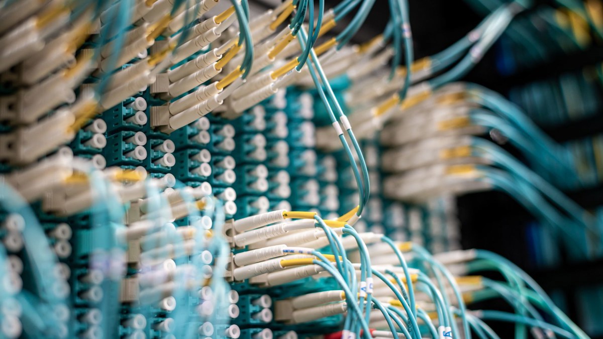 Microsoft to deploy 3M expanded-beam optical connectors in Azure AI data centers
