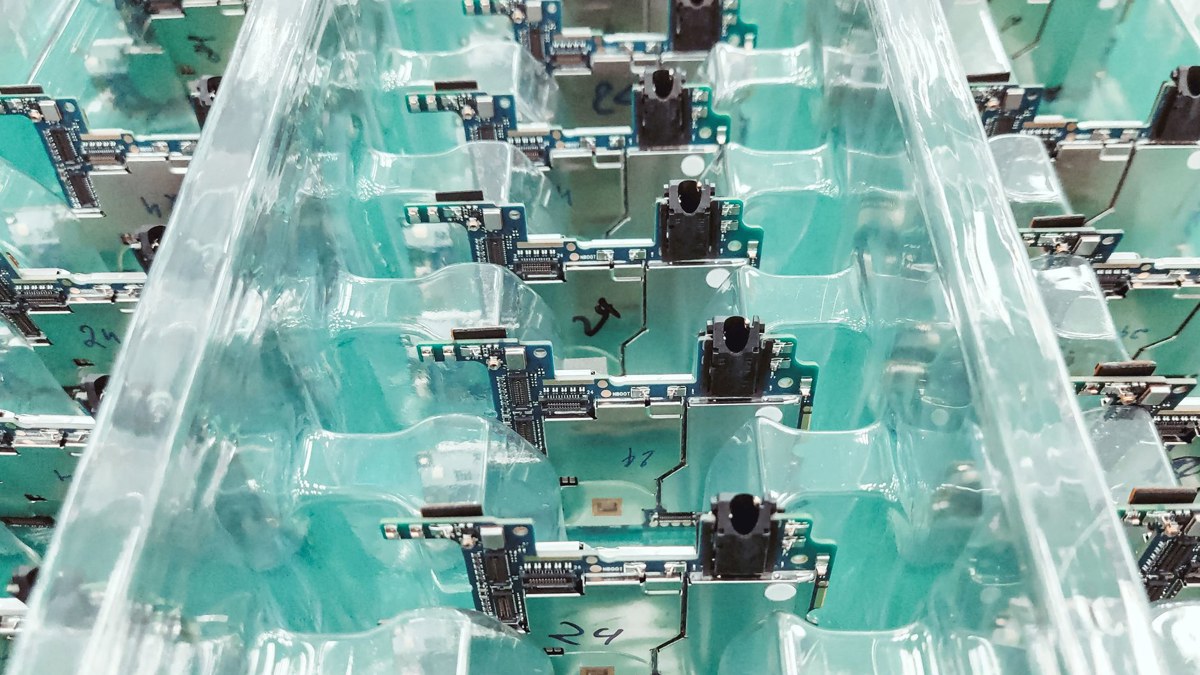 Intel details U.S. advanced packaging push for larger AI chiplet systems