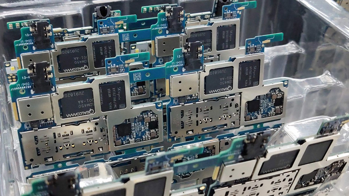 AI memory crunch pushes India's smartphone shipments down 10% in Q2