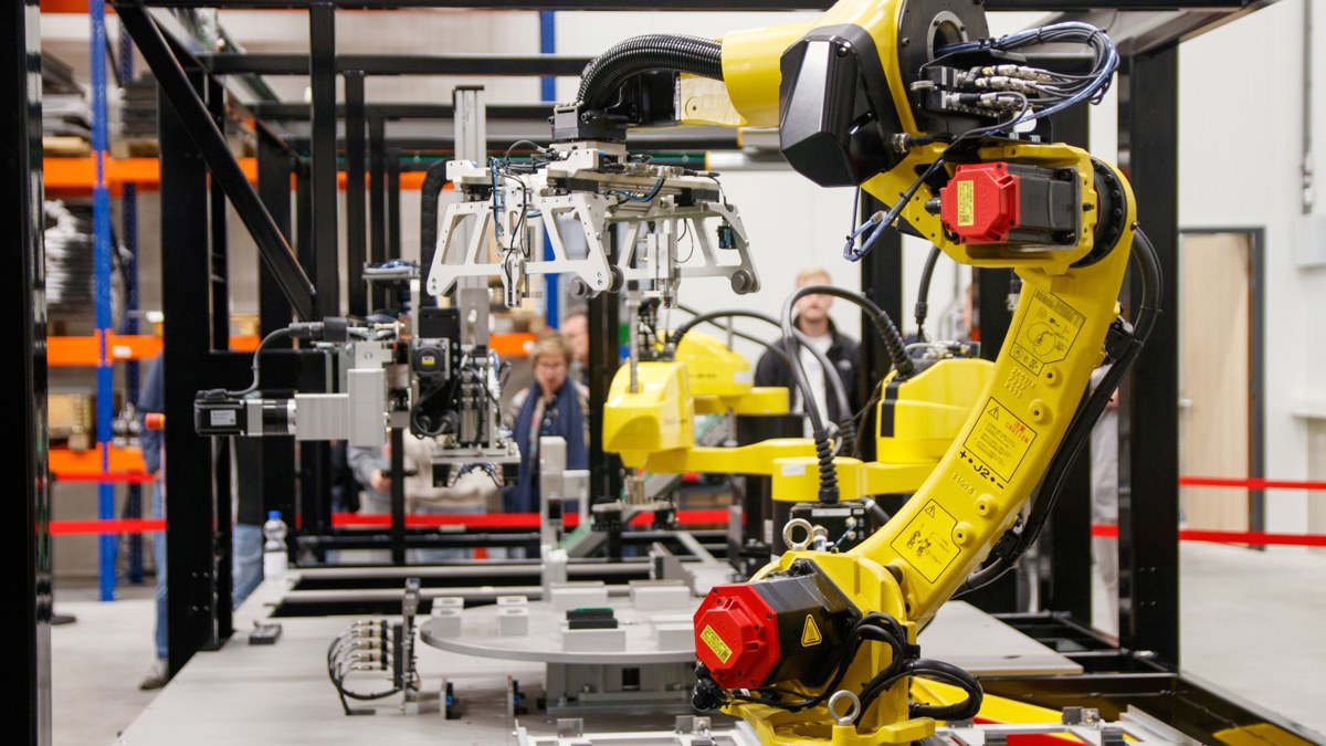 MIT's VLASH method helps robot AI plan while moving instead of pausing between actions
